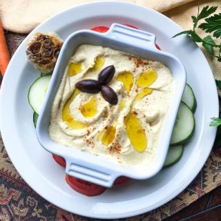 Easy roasted garlic hummus recipe