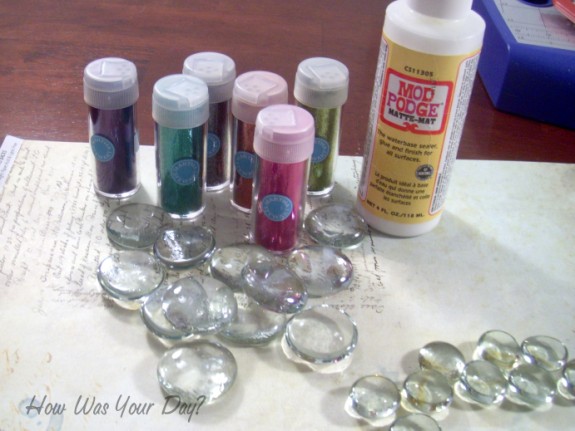 How to Make Glitter Glass Marble Magnets