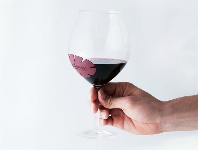 Elevie-on wine glass