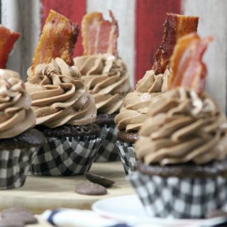 chocolate bacon cupcakes with chocolate bacon frosting