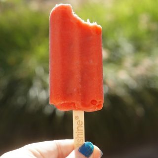 outshine-strawberry-frozen-fruit-bars