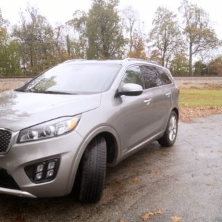 See why the 2017 Kia Sorrento SXL V6 makes a perfect road trip vehicle.