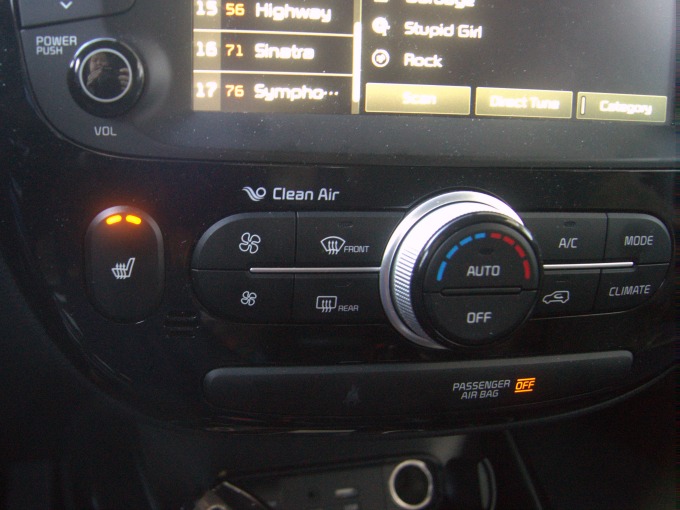 Kia Soul Air Conditioning and Heated Seats controls