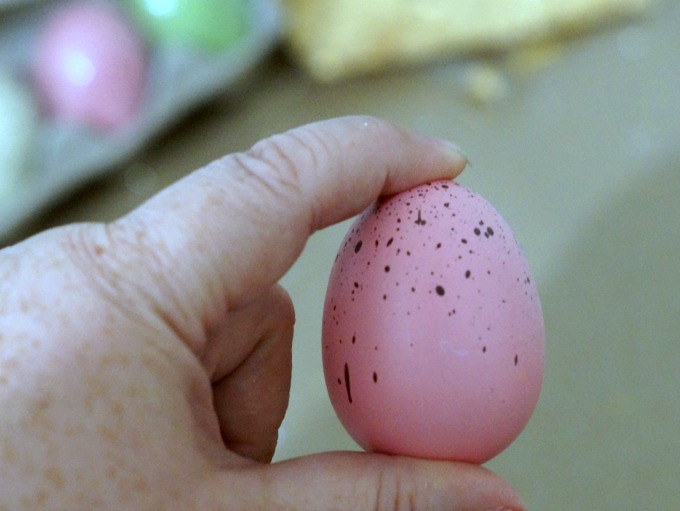 Pink egg to be gilded