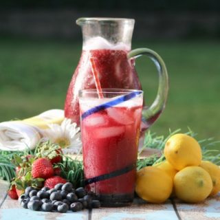 Make this delicious fresh strawberry blueberry lemonade recipe today!