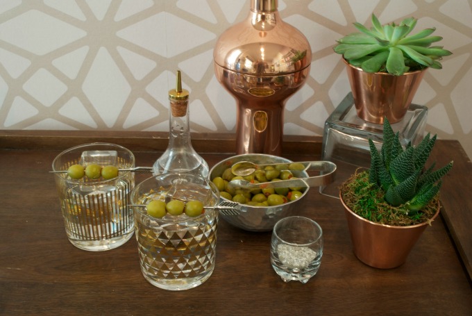 How to make a classic Dirty Vodka Martini cocktail