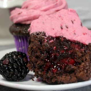 How to Make Chocolate Blackberry Cupcakes