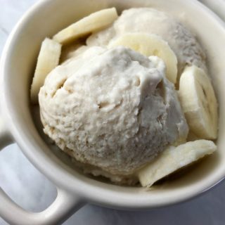 Healthy 5 ingredient banana frozen yogurt recipe