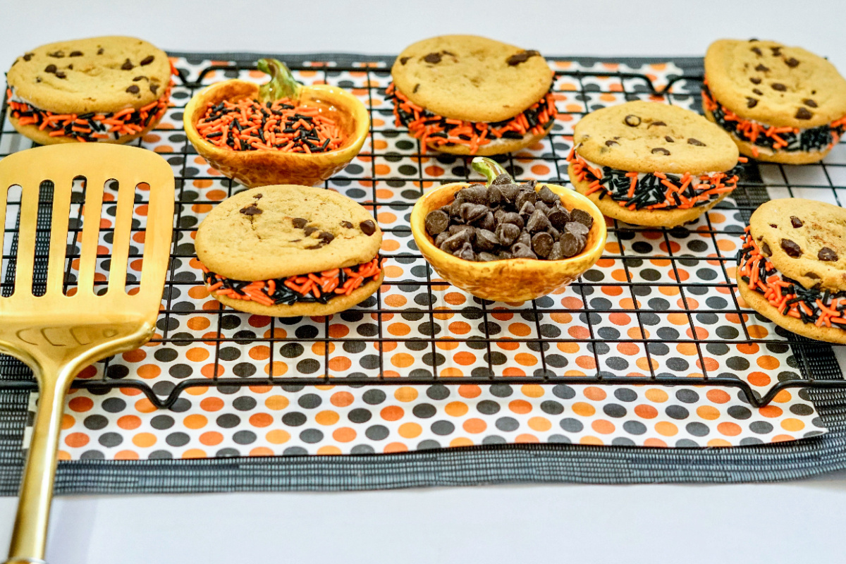 Halloween Treats: Spiderweb Sandwich Cookies Recipe – Home Cooking Memories