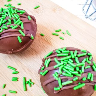 irish cream boozy hot chocolate bombs