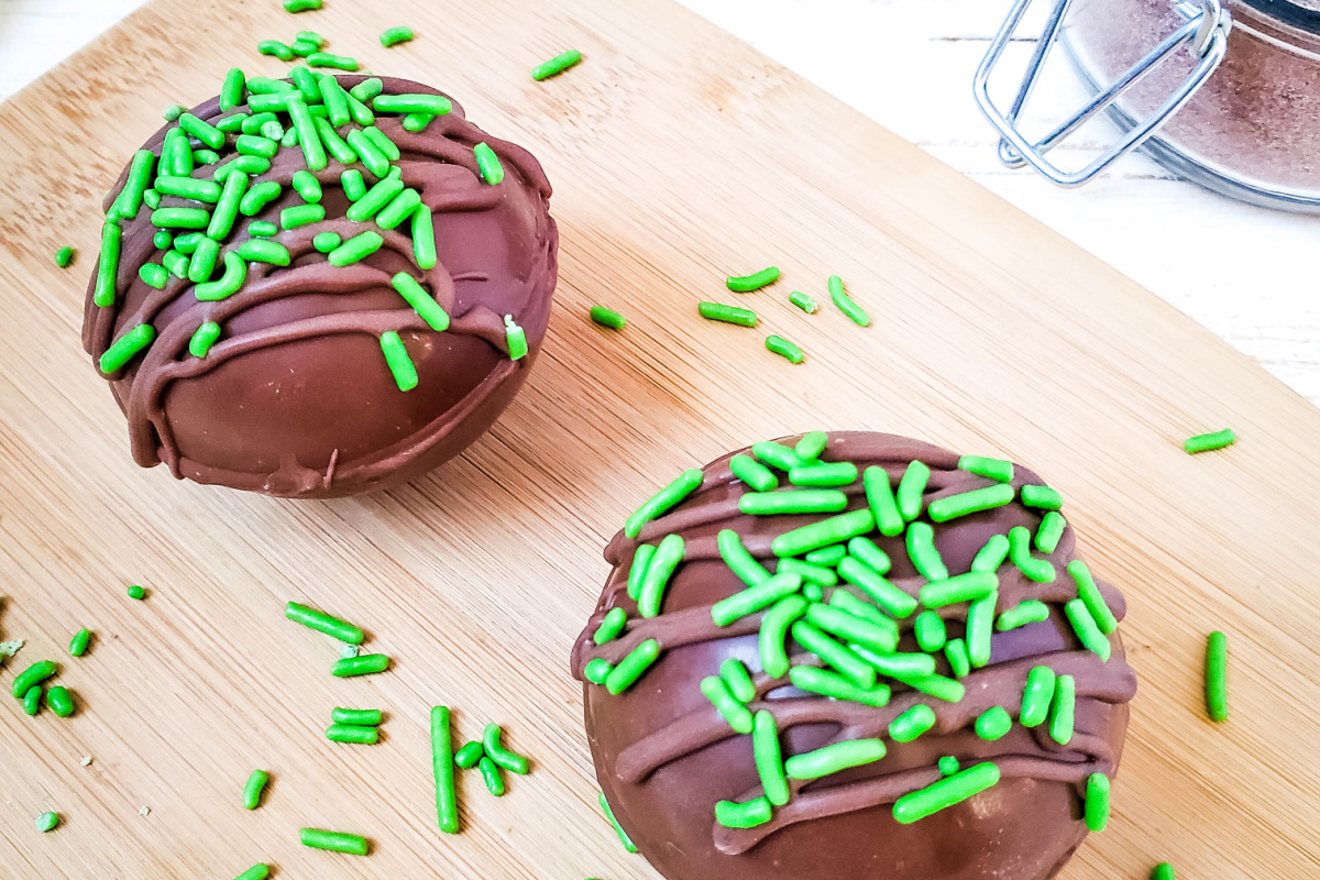 irish cream boozy hot chocolate bombs