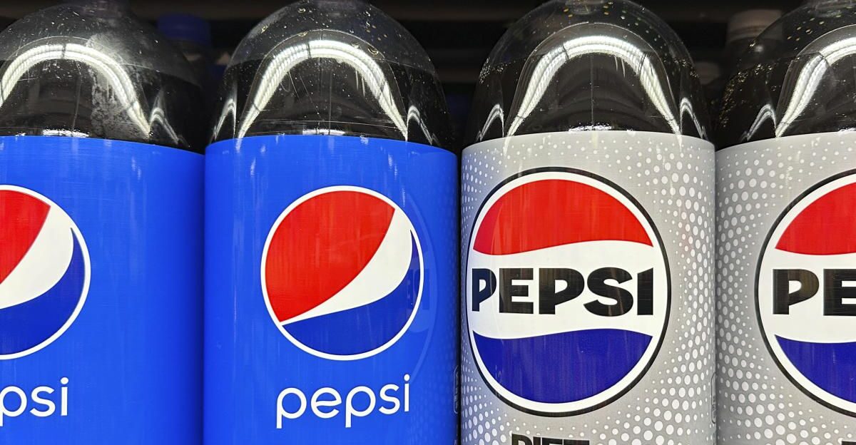 PepsiCo cerrar planta embotelladora en Chicago lo que afectar a 150 trabajadores by Ilyas Demirci