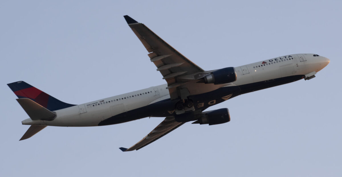 Delta Airlines A330 reg N827NW Takeoff from KATL