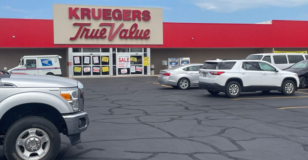 Longtime Neenah hardware store is going out of business