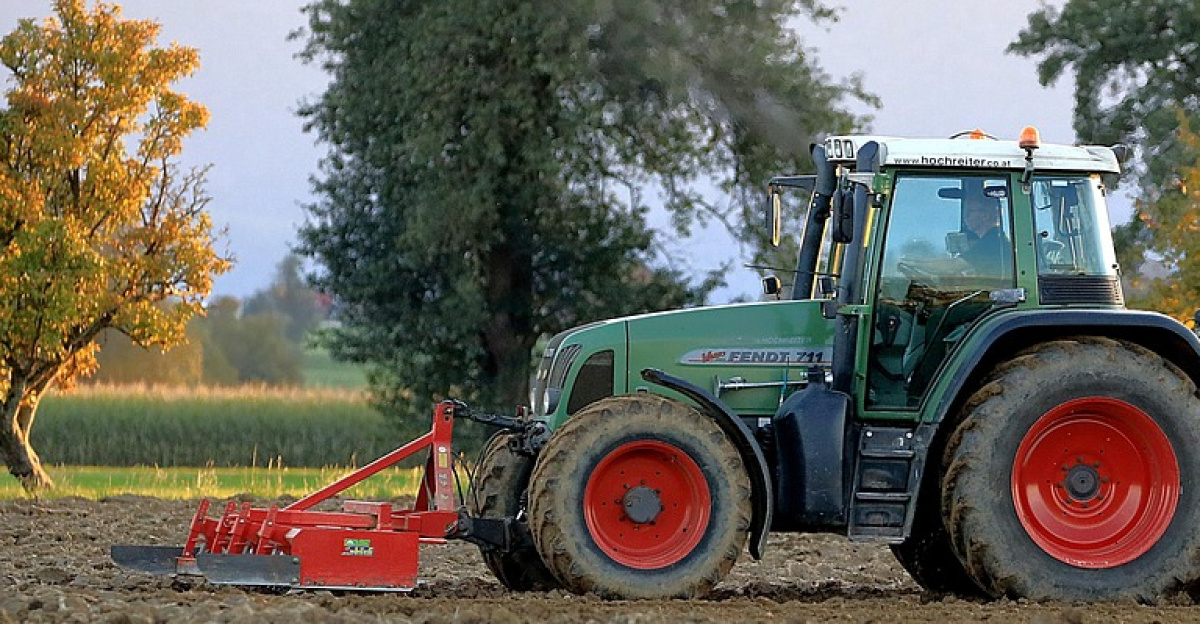 tractor, agriculture, cultivation, agricultural machinery, arable land, fall, agricultural engineering, seeder, fendt, landscape, evening atmosphere, agricultural economics, tractor, tractor, tractor, tractor, agricultural machinery, agricultural machinery, agricultural machinery, agricultural engineering, seeder, seeder, fendt, fendt, fendt, fendt, fendt