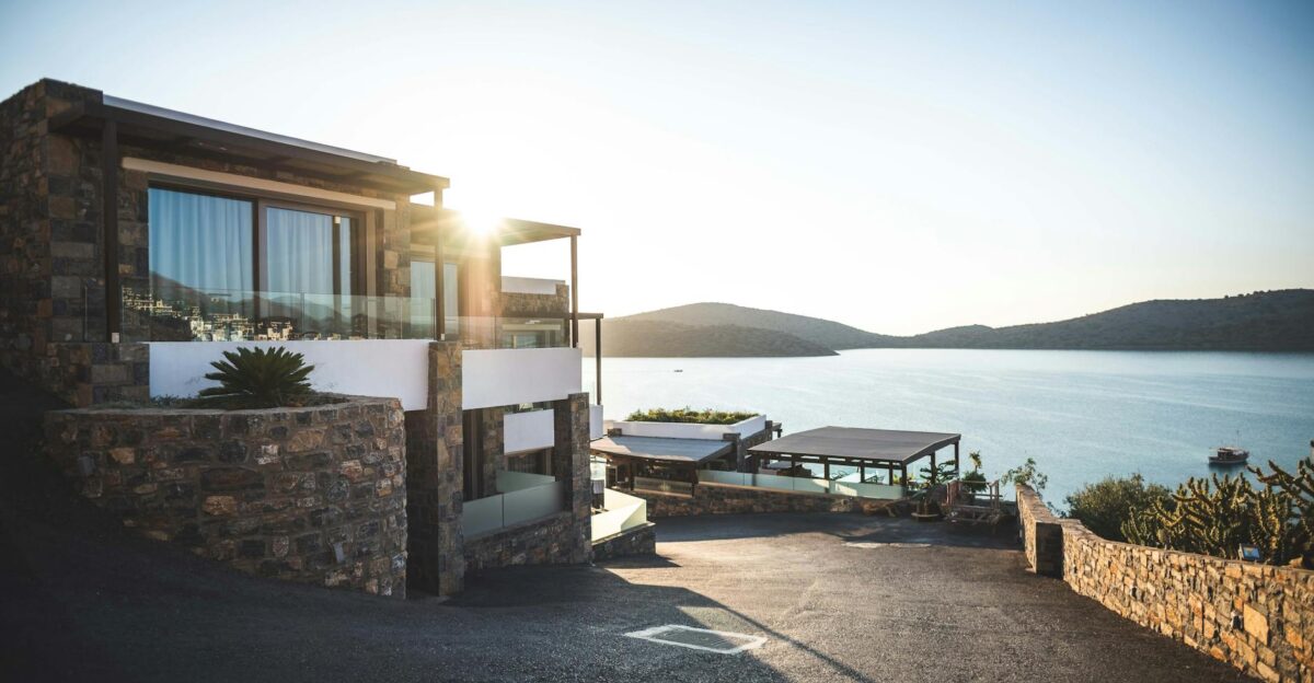 Elegant modern house by the lake with stunning sunrise view Ideal real estate