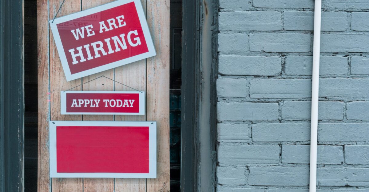 a sign that says we are hiring and apply today