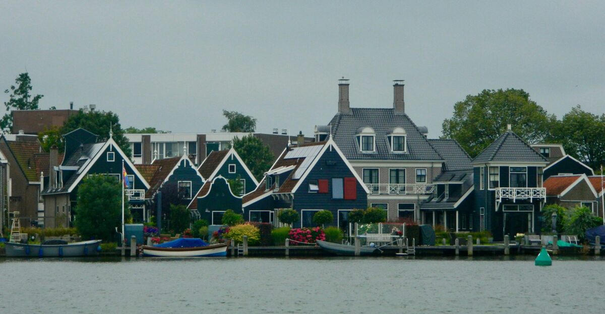 A row of houses sitting on top of a lake