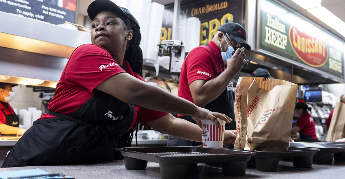 Some restaurant workers could see big wage growth in 2023