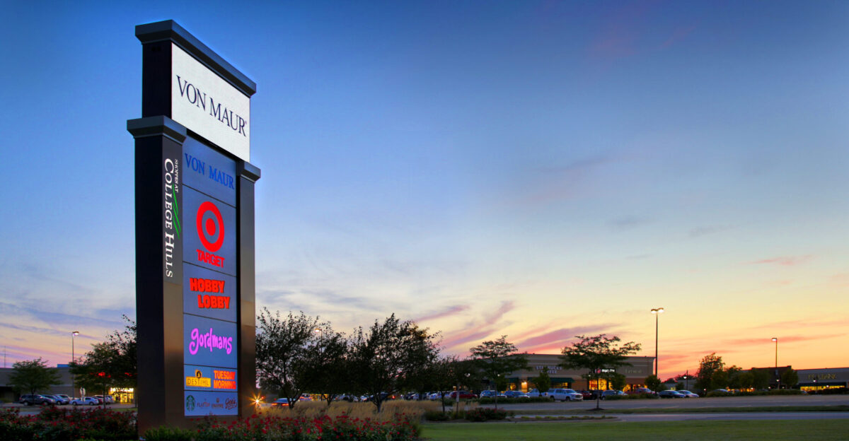The Shoppes at College Hills is a lifestyle center retail complex located in the city of Normal Illinois USA It is one of two major shopping centers in the Bloomington-Normal area