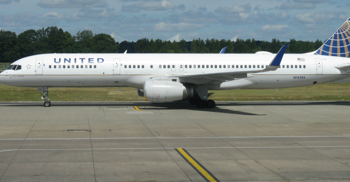 United Airlines 757 at Edinburgh