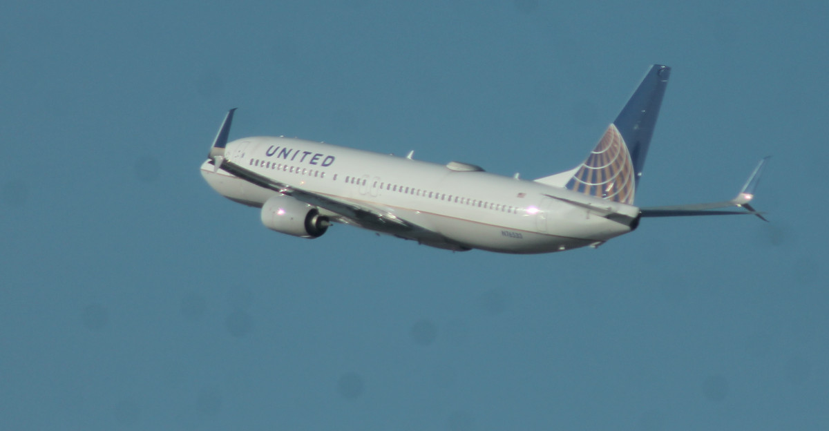 A 2016 Boeing 737-824 N76533 of United Airlines after taking off from McCarran International Airlines